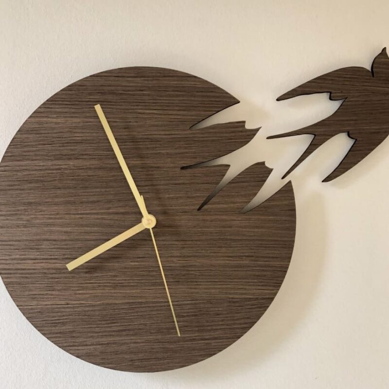 Svalue ur 30 cm røget eg med messing