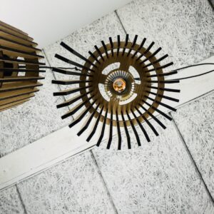 Pendel-lampe twister set fra bunden og op igennem lampen