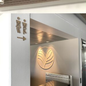 Logo i træ til hotel