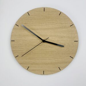 Minimalistisk ur i træ